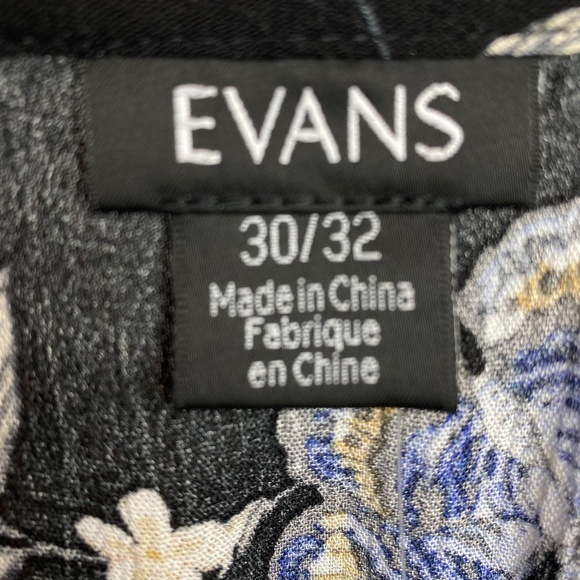 NWT Evans Womenʻs Plus Size Pintuck Black Butterfly Print Blouse Size 30/32 - Picture 5 of 9